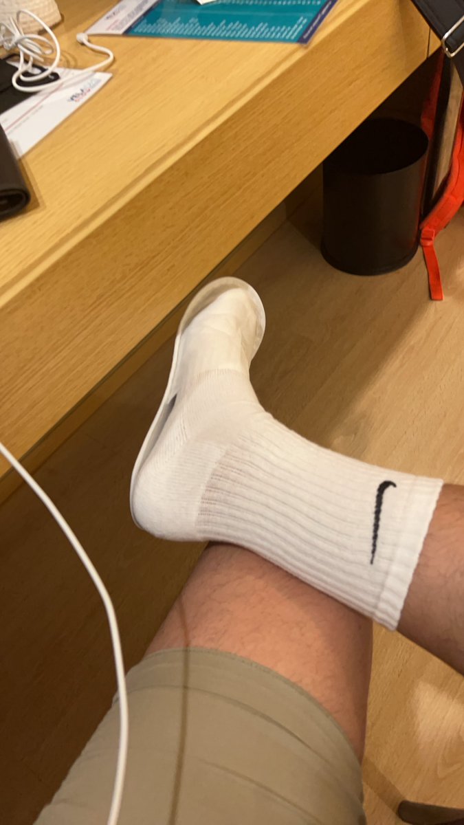 AsianSoxGuy's tweet photo. Its been a while #whitesocks #sockfetish #nikesocks #smelly #thicksocks #worship https://t.co/JUiA8chE8E