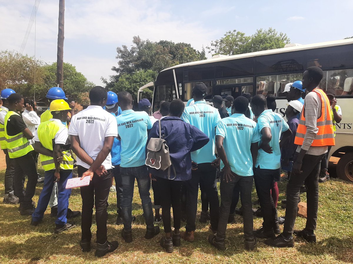 BUWARSABUS's tweet photo. Analysing and developing possible solutions to the problems in our society. The Tira Water Resources Engineering outreach. 
@BusitemaUni @Busitema1 
#solveforgood https://t.co/2XdupUe88c