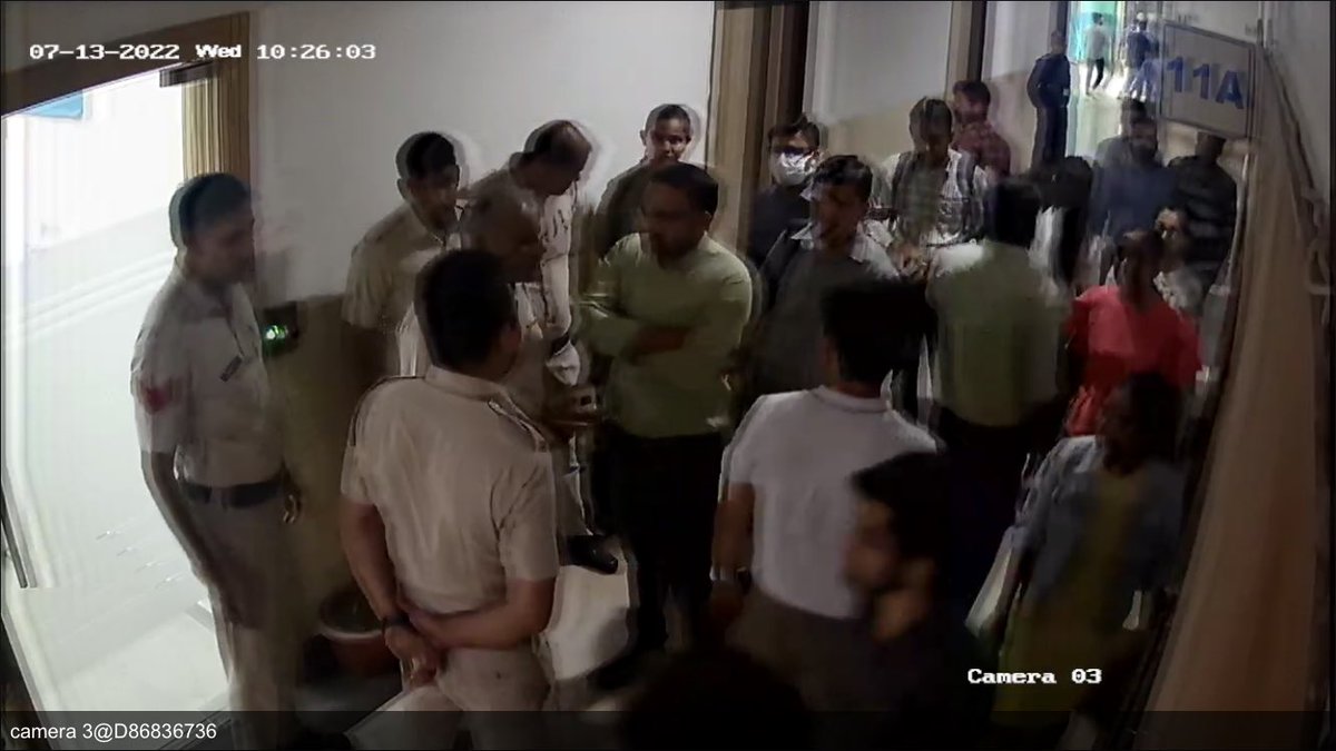 ChitraBora100's tweet photo. illegal Raid happened in my office in Sector 49 Spaze I Tech Park on 14July22 at 7:45pm without any notice and intimation in my absence .This is not Justified. Sealing my office #helpneeded @PMOIndia @mlkhattar @anilvijminister  @dcmohry @DC_Gurugram @gurgaonpolice https://t.co/3oYIGIahAo