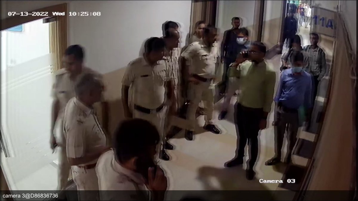 ChitraBora100's tweet photo. illegal Raid happened in my office in Sector 49 Spaze I Tech Park on 14July22 at 7:45pm without any notice and intimation in my absence .This is not Justified. Sealing my office #helpneeded @PMOIndia @mlkhattar @anilvijminister  @dcmohry @DC_Gurugram @gurgaonpolice https://t.co/3oYIGIahAo