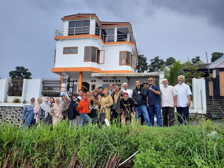 SanwidaCare's tweet photo. Sahabat SMAN1Solo '84 https://t.co/r1YblA2kpJ