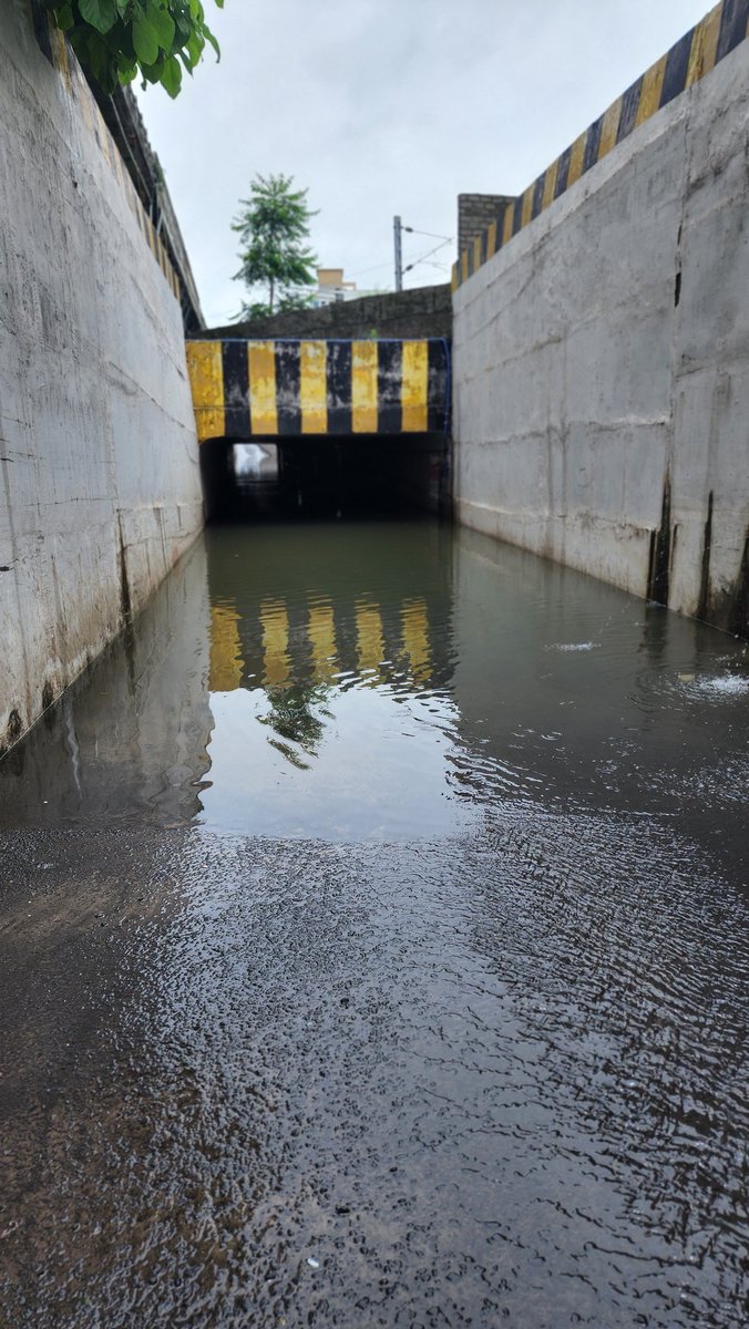 amit_bandurkar's tweet photo. Need to look into  Zingabai Takali underpass issue. No one can use this due to rain water accumulation and underpass both side walls are desparate to break..
@NagpurTOI  @TOI_Nagpur @RanjitVDeshmukh @Abhijitsing4U @Rohit_0309 @NAGPUR_tweets @anjayaaTOI
@ngpnmc pls look in to this https://t.co/5fXpPButE4