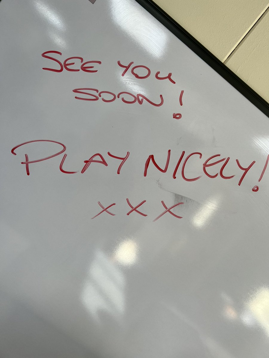 Suz1_W's tweet photo. When your lovely work colleague is about to start chemo for stage 4 cancer and just knows what’s going to happen #ifyouknowyouknow #fyoucancer https://t.co/Q1JM8ZanzX