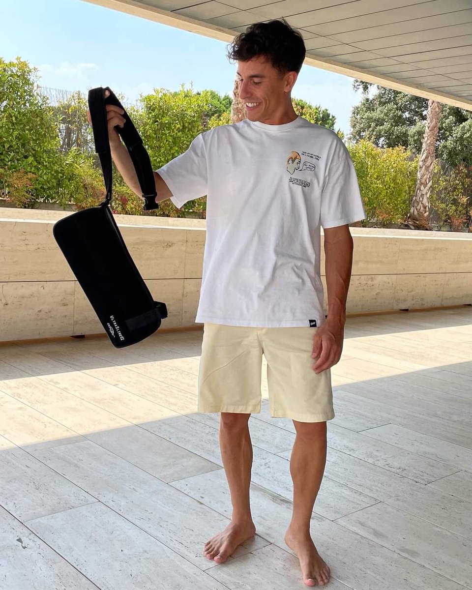 marcmarquez93's tweet photo. Adiós cabestrillo! La revisión fue muy bien, empezamos recuperación. Sin pausa pero sin prisa 💪🏼
Bye sling! The medical check went very well, let's start the recovery. Slowly but surely ✊🏼
#MM93 https://t.co/ovjf4PQ799