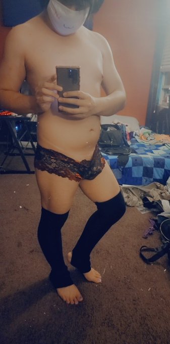 2 pic. These are taken a year apart and I feel like I look thinner so yay?!? Sorry for the messy room