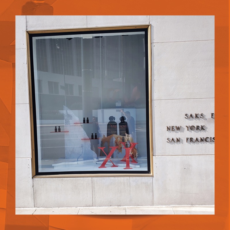 wenbarltd's tweet photo. From Chelmsford all the way to SAKs Beverly Hills for Clive Christian Fragrances!

#retaildesign #retaildisplay