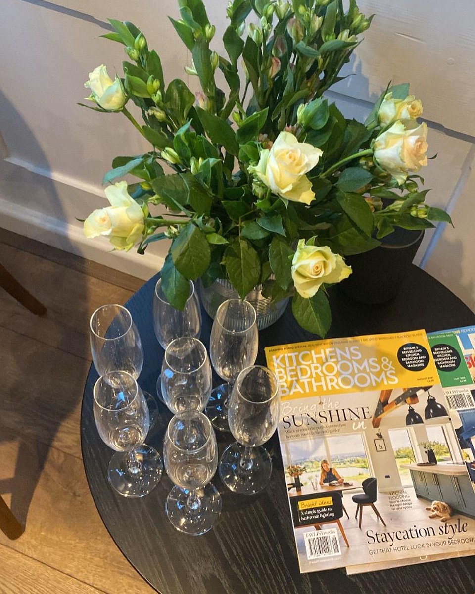 Bespoke events 
Whatever the occasion, whether it’s the morning of your wedding or a business workshop, we can make it special for you 🙌
Email ashleigh@empireoffice.co.uk to enquire 📩