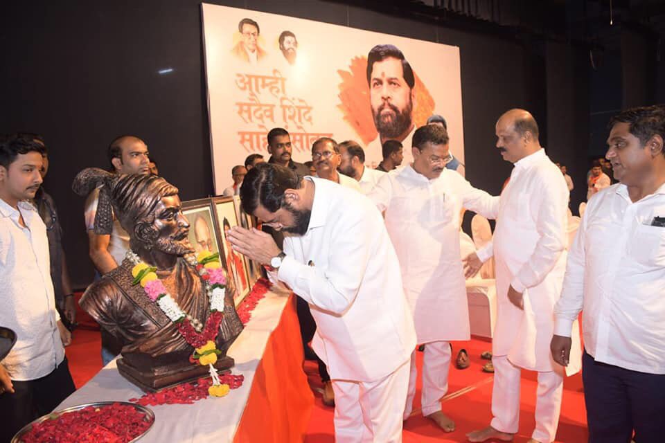 mieknathshinde's tweet photo. संभाजीनगर पश्चिम विधानसभा मतदारसंघाचे आमदार संजय शिरसाट यांच्या पुढाकाराने मुंबईतील रवींद्र नाट्य मंदिर येथे आयोजित करण्यात आलेल्या कार्यकर्ता मेळाव्यात संभाजीनगर हून मोठ्या संख्येने उपस्थित कार्यकर्त्यांनी जयघोषात समर्थन देत उदंड प्रतिसाद दिला. 

#realshivsena https://t.co/ApT7WpkjWs