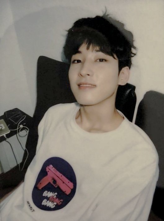 chlorishia's tweet photo. puhon. [ cw // cats ] ​

a wonhan filo au wherein jeonghan always waits for wonwoo, as if they used to promise that to each other. https://t.co/XGGmRStCTp