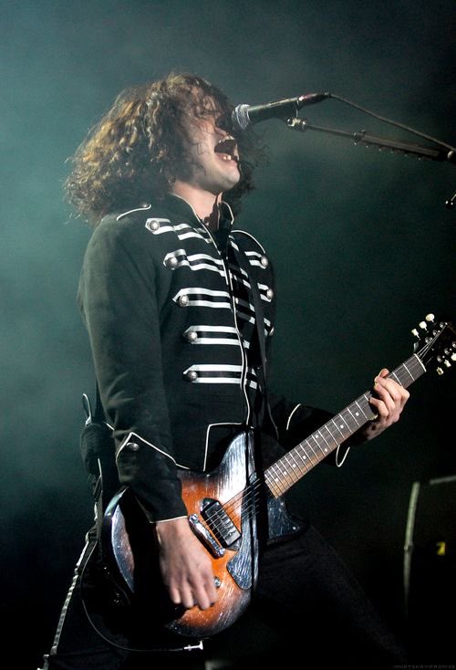 I m late in my timezone and early elsewhere but happy bday to this guy what a dude i love ray toro 