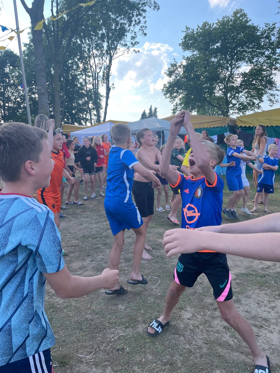 WLWanssum's tweet photo. DJ Bombastic in Wanssum! Het was een groot feest gisterenavond. https://t.co/XuDrGA2AyH