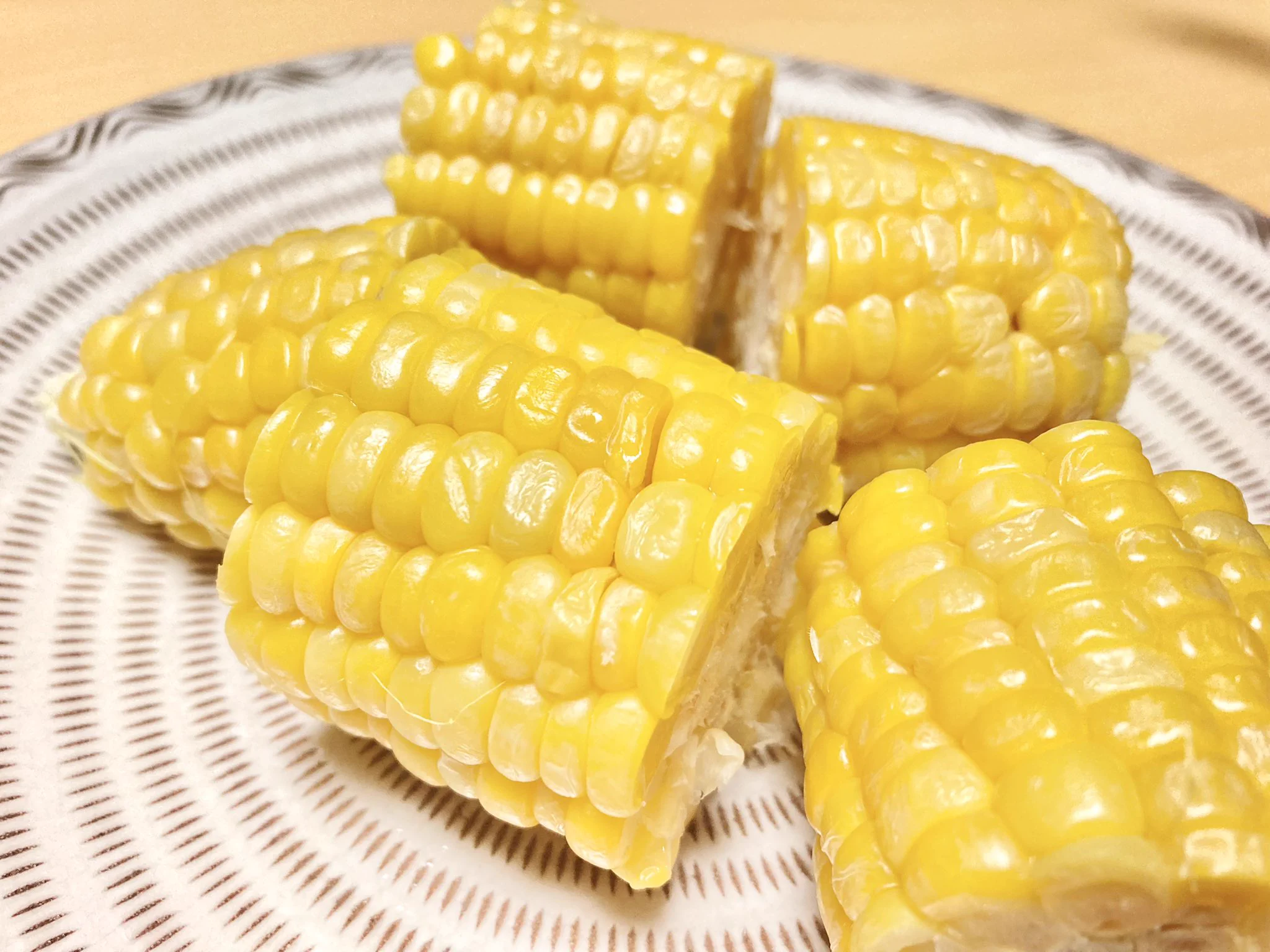 茹でる必要が無いから簡単でお手軽！電子レンジを使った「とうもろこし」の加熱方法！