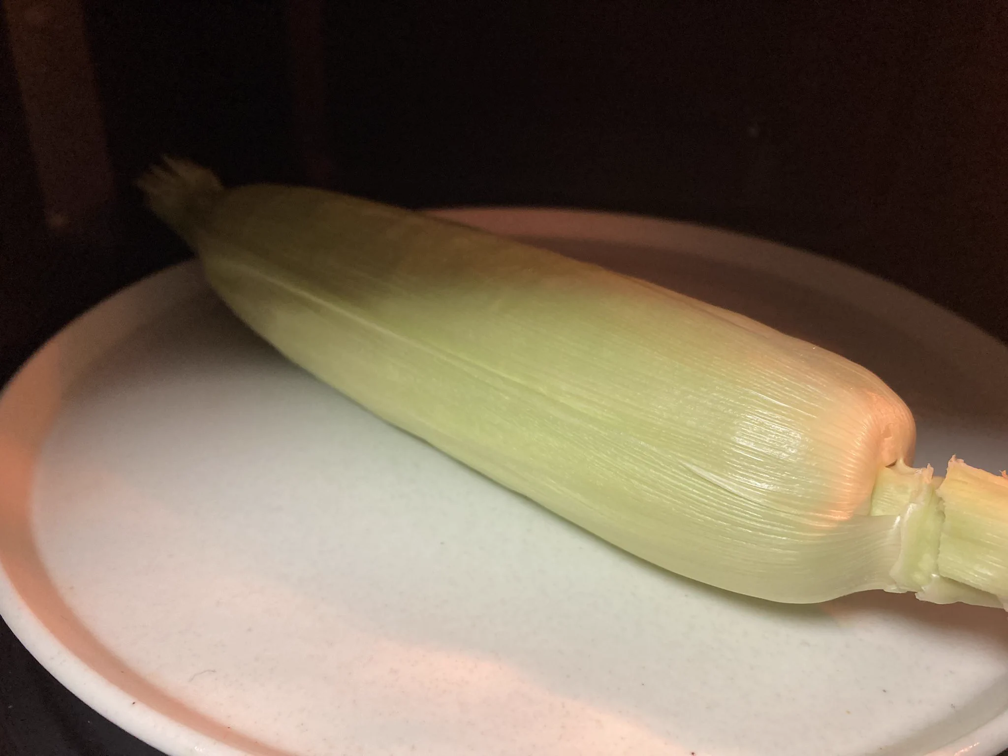 茹でる必要が無いから簡単でお手軽！電子レンジを使った「とうもろこし」の加熱方法！