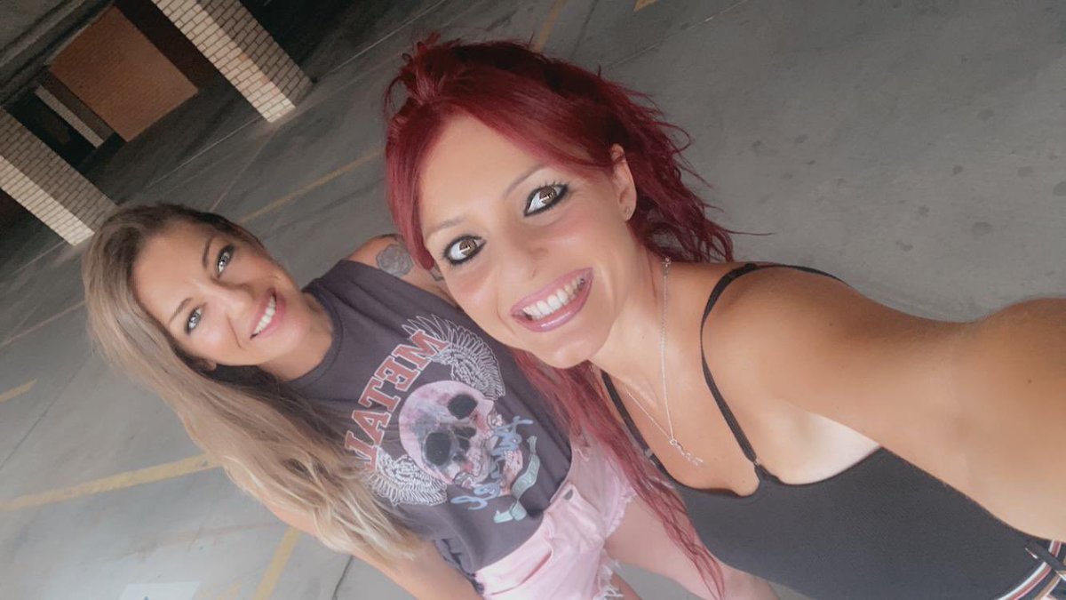 infecta21's tweet photo. De buen viernes con una sonrisa a pesar de los #28grados ya a las 09:00😂😂😂 https://t.co/Y7M9VsY3Jn