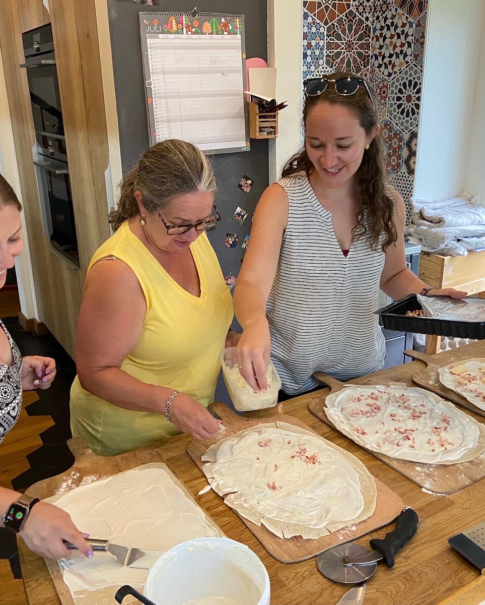 Learning how to make tarte flambée in Selastat France. Thin crust pizza with cream, onions, bacon &amp; cheese Great dinner with family ⁦<a href="/kaitlinmay27/">Kaitlin</a>⁩ ⁦<a href="/StephaniePlachy/">Stephanie Plachy-Feinstein</a>⁩  #teachersalwayslearning