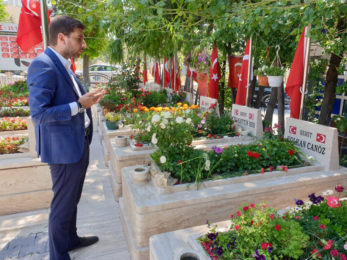burakyildiz06's tweet photo. “Kahramanlar Can Verir Yurdu Yaşatmak İçin” 🇹🇷

#15Temmuz Demokrasi ve Milli Birlik Gününde hain darbe girişimini lanetliyor; aziz şehitlerimizi saygı, rahmet ve minnet ile yâd ediyorum.

Ruhları şâd olsun 🤲🏻 https://t.co/zAl9KSQVJT