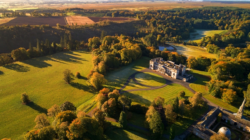 With an abundance of green space and woodland #walks, you can escape the hustle and bustle to enjoy a moment’s peace surrounded by #nature in #Midlothian. Discover some fantastic spots for stretching your legs -locateinmidlothian.co.uk/family-days/na… 📸Penicuik Estate