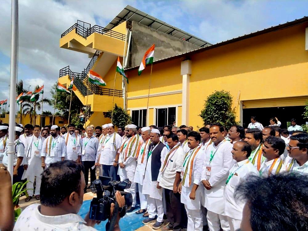 Basanagouda99's tweet photo. ಇಂದು ರಾಯಚೂರಿನಲ್ಲಿ ನಡೆದ 'ನವ ಸಂಕಲ್ಪ ಶಿಬಿರ' ಕಾರ್ಯಕ್ರಮದಲ್ಲಿ ಭಾಗವಹಿಸಿ ಪಕ್ಷ ಬಲವರ್ಧನೆಯ ಕುರಿತು ಚರ್ಚಿಸಲಾಯಿತು. ಈ ವೇಳೆ, ಕೆಪಿಸಿಸಿ ಕಾರ್ಯಾಧ್ಯಕ್ಷರಾದ ಶ್ರೀ ಈಶ್ವರ್ ಖಂಡ್ರೆ, ಜಿಲ್ಲಾ ಉಸ್ತುವಾರಿಗಳಾದ ಶ್ರೀ ಹೆಚ್ ಆಂಜನೇಯ, ಜಿಲ್ಲಾ ಅಧ್ಯಕ್ಷರಾದ ಶ್ರೀ ಬಿವಿ ನಾಯಕ್ ಸೇರಿದಂತೆ ಮೊದಲಾದ ಕಾಂ��್ರೆಸ್ ಮುಖಂಡರು ಉಪಸ್ಥಿತರಿದ್ದರು. https://t.co/MCOLCIZq4Y