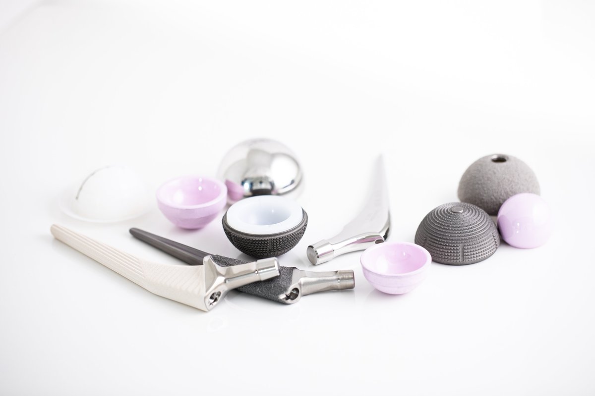 De kans op een revisie-operatie na een heup- of knieprothese is bijna 25 procent afgenomen t.o.v. tien jaar geleden. Zie de jaarrapportage van de Landelijke Registratie Orthopedische Interventies (@LROI) voor meer informatie die kan leiden tot betere zorg.
bit.ly/3P9dkiR