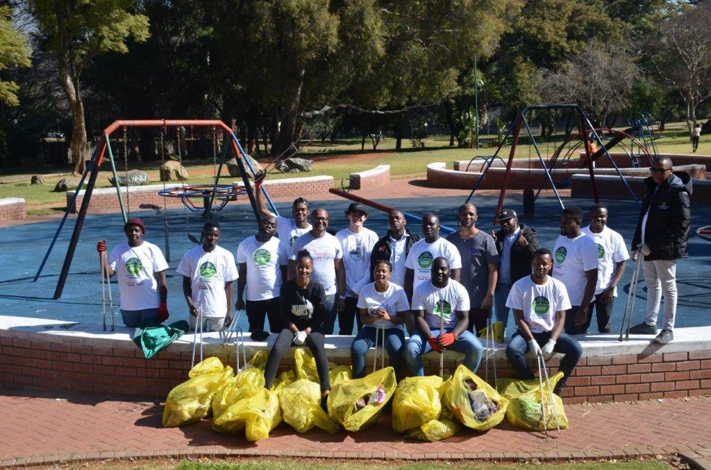 NelsonMandela's tweet photo. DID YOU KNOW: A neighbourhood cleanup program can help to "green" the neighbourhood. 

This #MandelaDay, Do What You Can, With What You Have, Where You Are, to ensure you practice positive climate behaviour. https://t.co/ImF5SAjpdQ