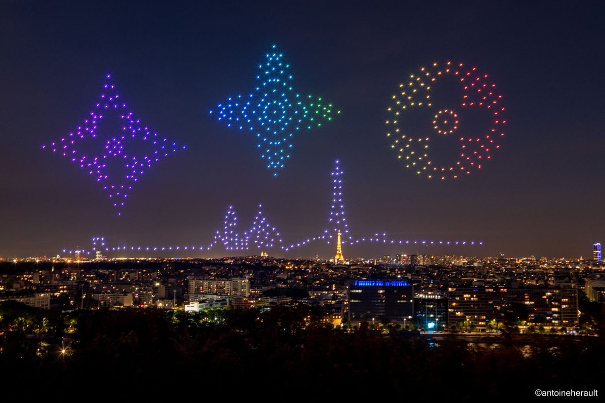 EDrotek's tweet photo. Toute l'équipe Drotek est très fière de la belle prestation de Magic Drone pour la Summer Party de LVMH ! Félicitations pour le travail accompli 🎉✨🤩

📸: Antoine Herault

#dronelightshow #drone #lightshow #MagicDrone #LVMH #LouisVuitton #Drotek #madeinfrance https://t.co/5AaBrtRxfx