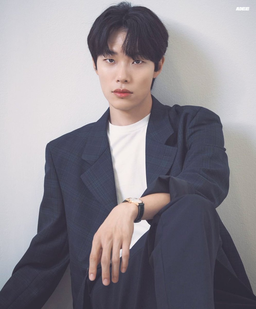 grapefruitadee's tweet photo. 220715 씨제스타그램
#류준열 #류준열배경화면 #ryujunyeol #柳俊烈 https://t.co/mRCiwY7J1t