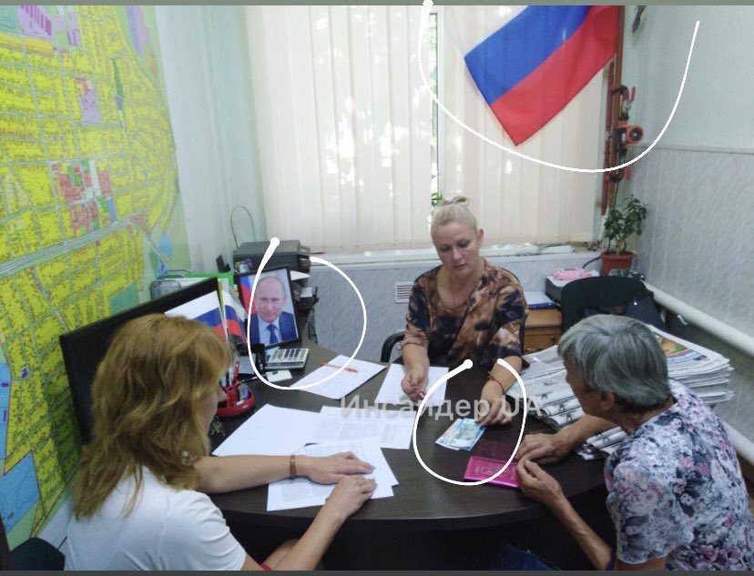 War_Wwt's tweet photo. This is #Kherson, not #Russia. Someone there said that they are not going to take over #Ukraine. Well, well... And what kind of photo is this? #Russian passports are issued to people for money. To artificially create statistics.

#UkraineRussianWar 
#russiaisaterrorisstate https://t.co/WOVC0TqSm3