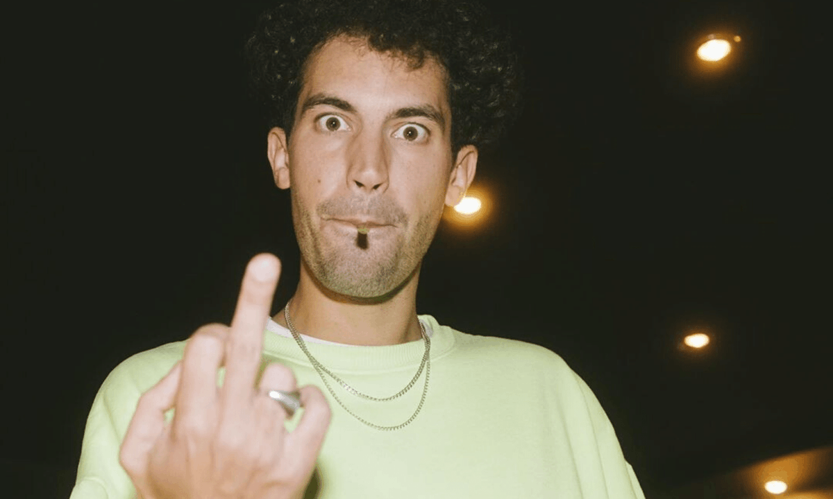 mouv's tweet photo. Le coup de gueule de JeanJass : 

"Fatigué de vos showcase géants full playback zéro performance zéro interactions avec les gens qui payent cher pour venir vous voir. Big Force à tous les artistes qui font encore des concerts" https://t.co/LiOSaCS4N6