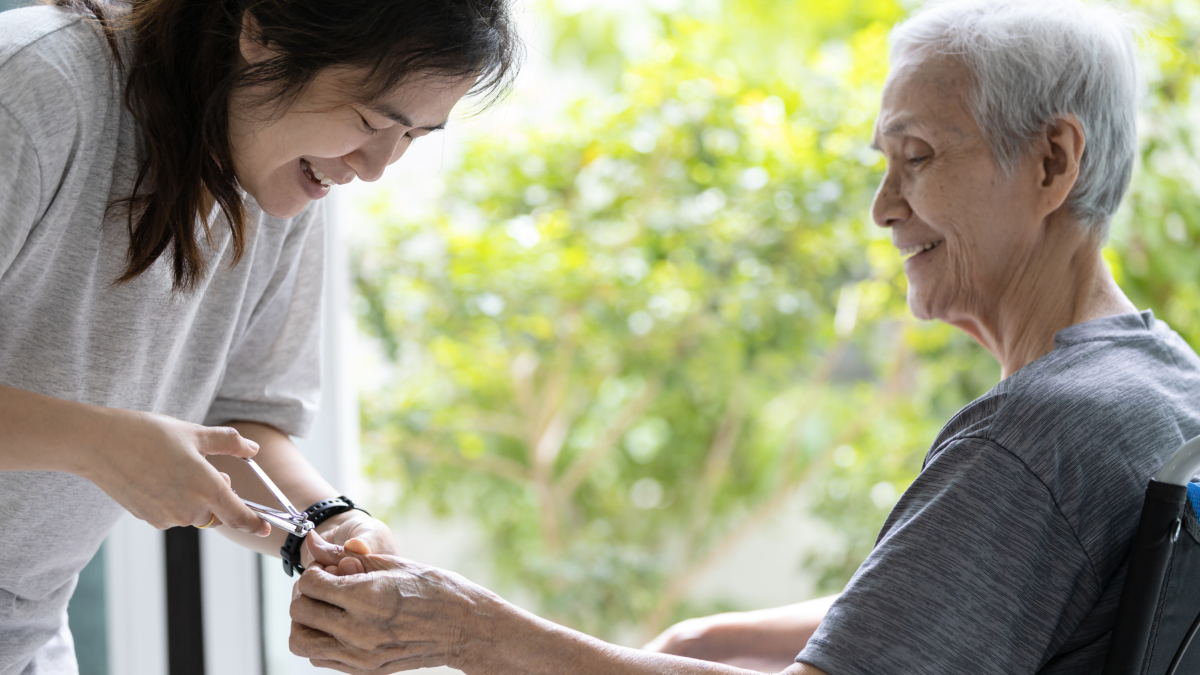 lovingexprhc's tweet image. As seniors age, they begin to have trouble performing daily chores and personal tasks that were once routine for them. This is why our caregivers are trained to do basic chores like cleaning, cooking, and laundering.

Read more: facebook.com/10274434485620…

#LiveInCare #Caregivers