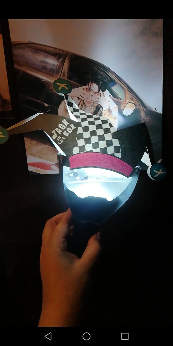Cin70811's tweet photo. 4 horas haciendo stream a J-hope me tienen en modo creativo... Ya quiero llegar a mi casa a hacer decoración a mi Army bomb 😍
#JackInTheBoxToday https://t.co/8Or5Eb81LX
