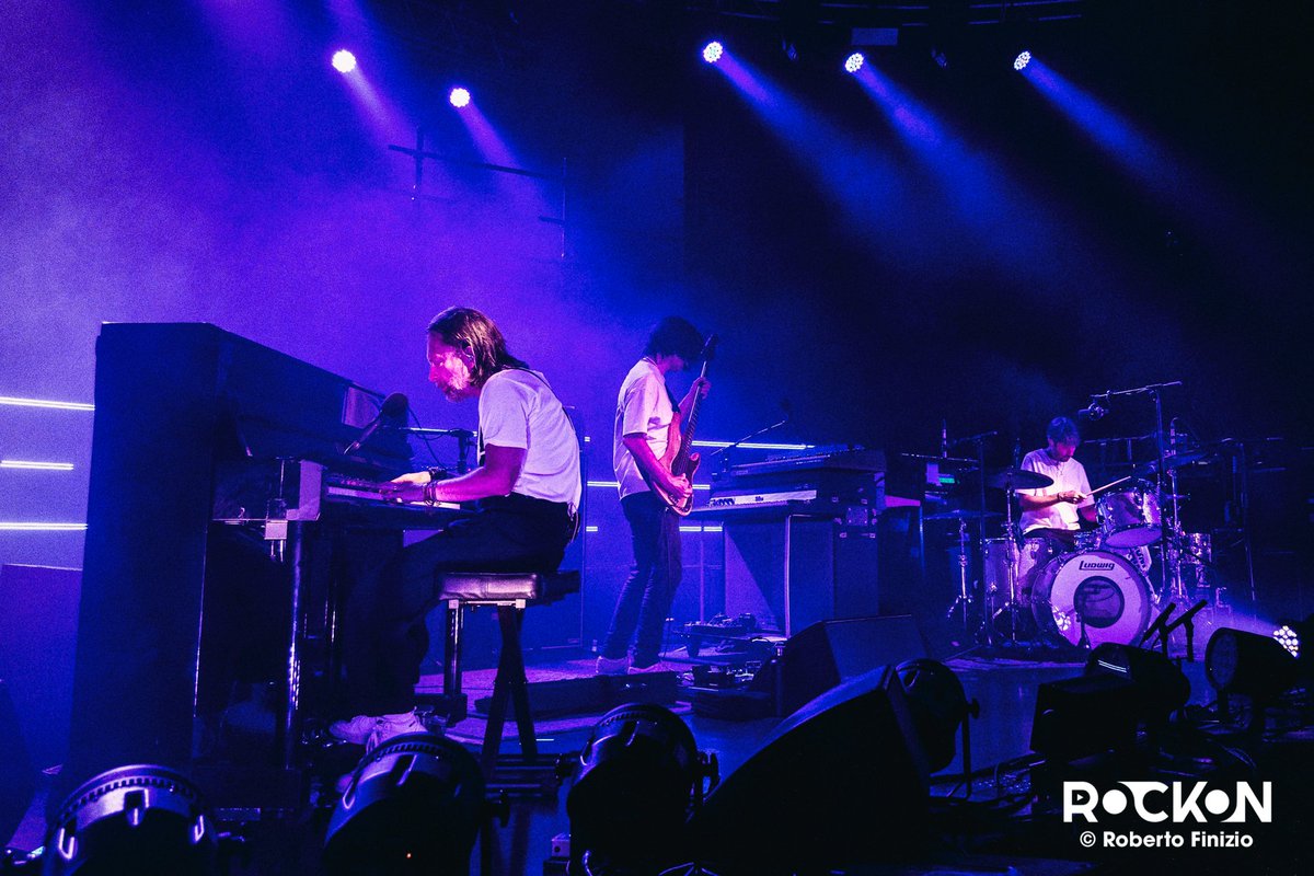 rockonitalia's tweet photo. THE SMILE + Robert Stillman: guarda le foto e scopri la scaletta del concerto di Milano #thesmile @thesmiletheband 

📸➡️ https://t.co/1CHxGB5jeB https://t.co/mDh0Bgo5Pz