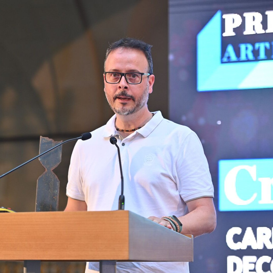 UniBarcelona's tweet photo. #RecercaUB | 🔝 Estem d'enhorabona i de celebració pels #PremisSCB2022 de la #NitBio2022 :
🏅 Millor article científic: @criscanestro (@GeneticsUB)
🏅 Millor trajectòria científica: Roser González Duarte (@DBGenOcula) https://t.co/cqenOre6cO