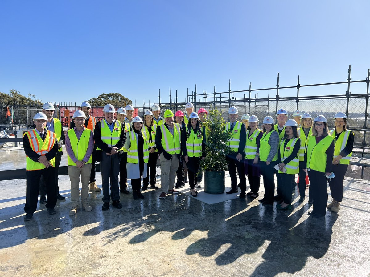 MarkSpeakman's tweet photo. 🏥 Today’s “topping out” ceremony at #SutherlandHospital marks the new $88.m operating theatre / endoscopy suite / MRI complex reaching its highest point.
👩⚕️🧑⚕️https://t.co/VF9gV799fs https://t.co/I4TmvYcJ2j