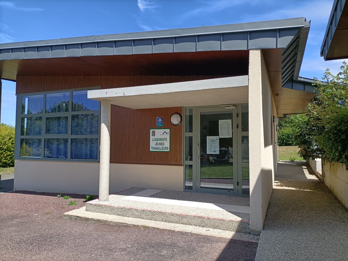 RuralizationC's tweet photo. Mardi nous étions dans la Manche avec la @MissionlocaleG pour une réunion à #LaHayePesnel sur la place des #jeunes dans le #territoire, merci pour ces échanges! #Rural #ruralempowerment @Ruralization_EU https://t.co/wd8ds5a1Te