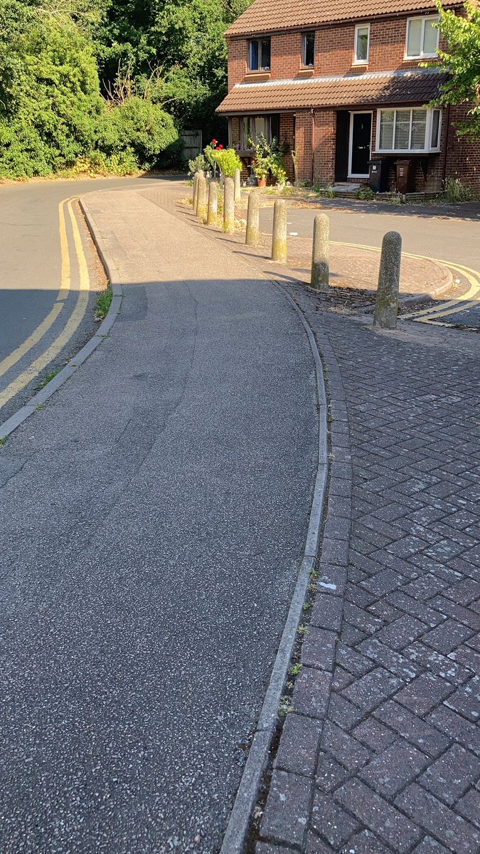 cycle_every_day's tweet image. Daily irritation no. 1: why no cycle path through the end of my cul-de-sac?