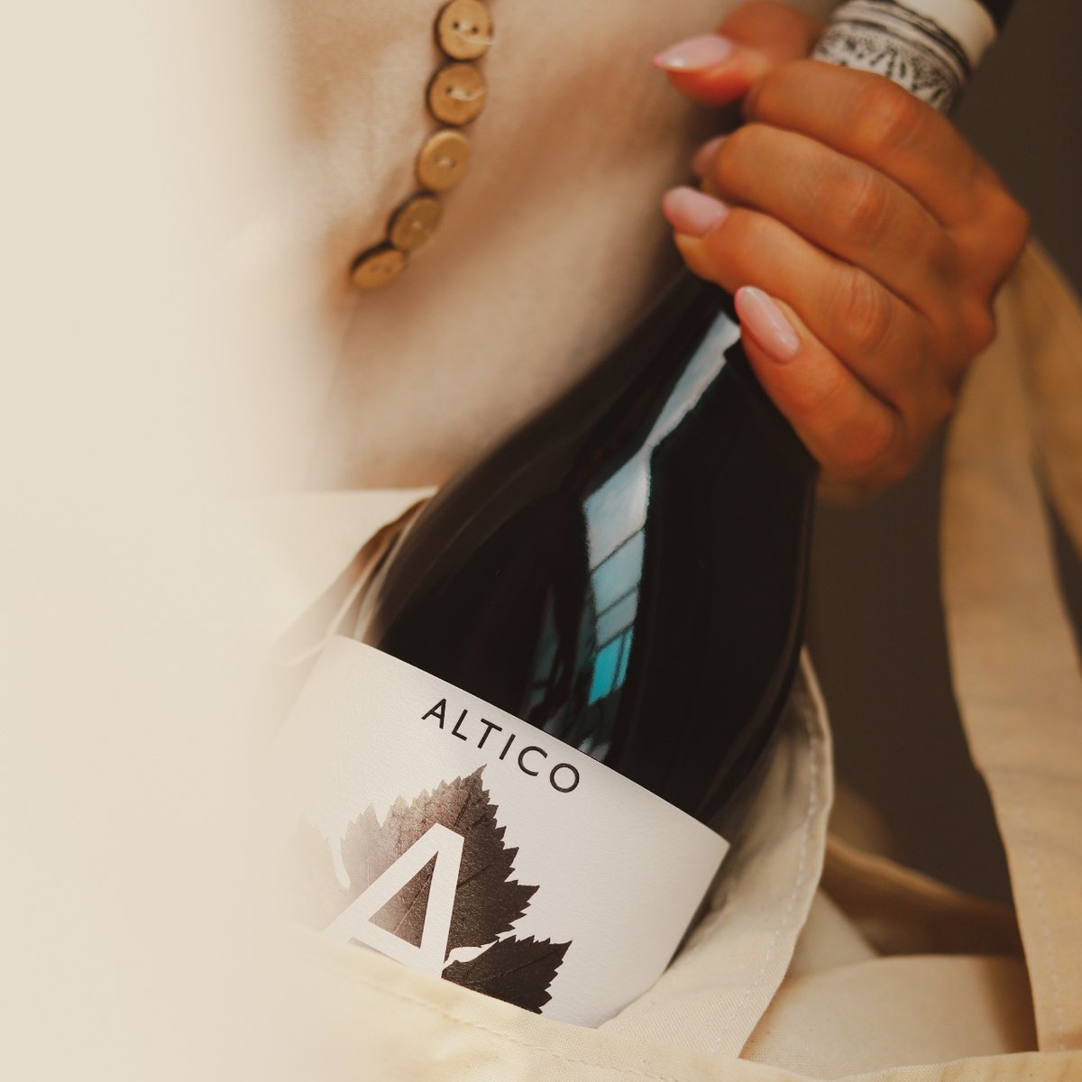BodegasCarchelo's tweet photo. #Altico, el primer vino de la colección Viñedos Singulares.
Nuestro tinto monovarietal de Syrah y vegano que ha emocionado a @WineEnthusiast recibiendo 92 puntos en su publicación #BuyingGuide.
https://t.co/UYY9ptU7ue https://t.co/xXsAKr5dsq