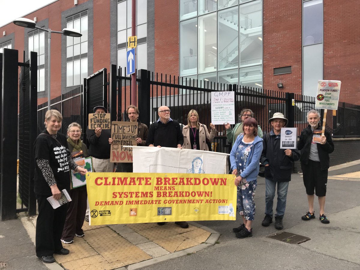 ⁦@FossilFreeGM⁩ need Greater Manchester Pension Fund to divest from fossil fuels to help us to achieve our zero carbon ambitions by investing in warm homes, renewable energy, green transport infrastructure and green skills. Our carbon zero plans need green investment 🐝
