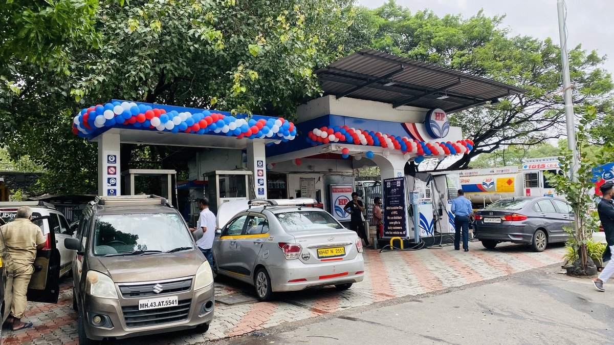 PrashilaMahada1's tweet photo. Saish Petroleum Celebrated 48th Foundation Day today of HPCL, meanwhile Saish Petroleum had a suprise gift to all the lucky customers who's vehicle number has been 48. #HPCLfoundationday #HPCL48th #48gloriousyears @saishpetroleum @HPCL_Mumbai @HPCL @ray_rachna @SnehalG2907 https://t.co/AQDCzOKr3t