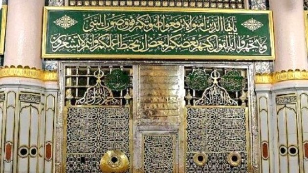 SameerA58938176's tweet photo. إِنّيْ أُحِبُّكَ والحُرُوفُ تَخُونُنِي
حُبٌّ تَطُولُ بِوَصْفِهِ الأَبْيَاتُ

صَلَّىٰ عَلَيكَ الله ُ فِي مَلَكُوتِهِ
وَعَلَيكَ مِنْ رَبِّ الهُدَىٰ البَرَكَاتُ
صلى الله عليه وسلم... https://t.co/86dS3VU7oD