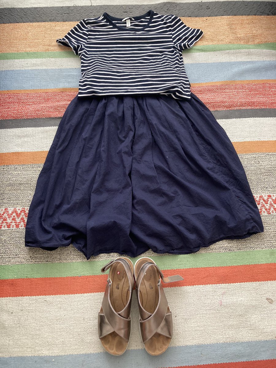 cycle_every_day's tweet image. Today’s cycling outfit. Walked son 20 mins to school and cycled back