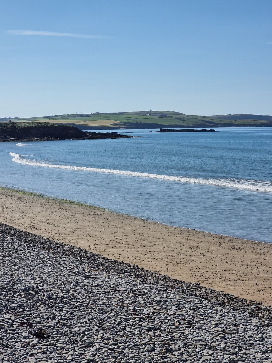 LorusProjects's tweet image. I thought whilst Paddys Planet is out enjoying his summers grass I would enjoy the gorgeous sunny and hot Garretstown Beach for an early morning swim. Over from London for a family wedding in Kinsale. Just beautiful..... miss ya Paddys!