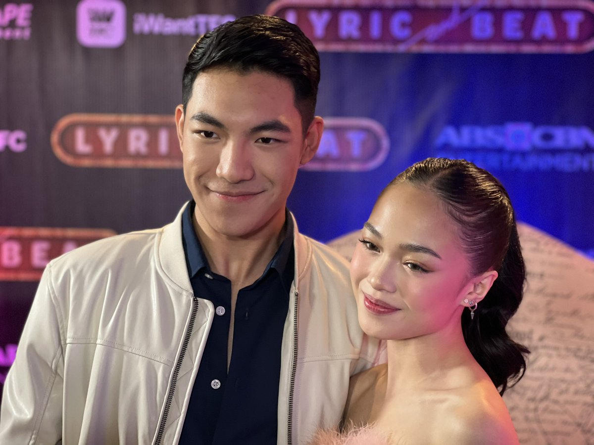 FreebieMNL's tweet photo. And just like that! The #LABDarrenACBlogCon is done! We love you @Espanto2001 and @BonifacioAc! #iWantTFC #DarrC #DarrenEspanto #ACBonifacio https://t.co/eLR44ELVIv