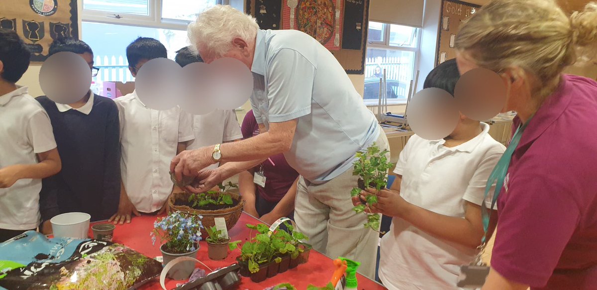 ikhlaasPrimary's tweet photo. Patients and staff from Pendleside Hospice visit school and have afternoon tea with our school councillors! They also helped to pot some plants. Thank you for coming, we loved hosting you! 🍰🧁☕️💐🌺 @PendlesideHosp https://t.co/oLkkW2ZkPO