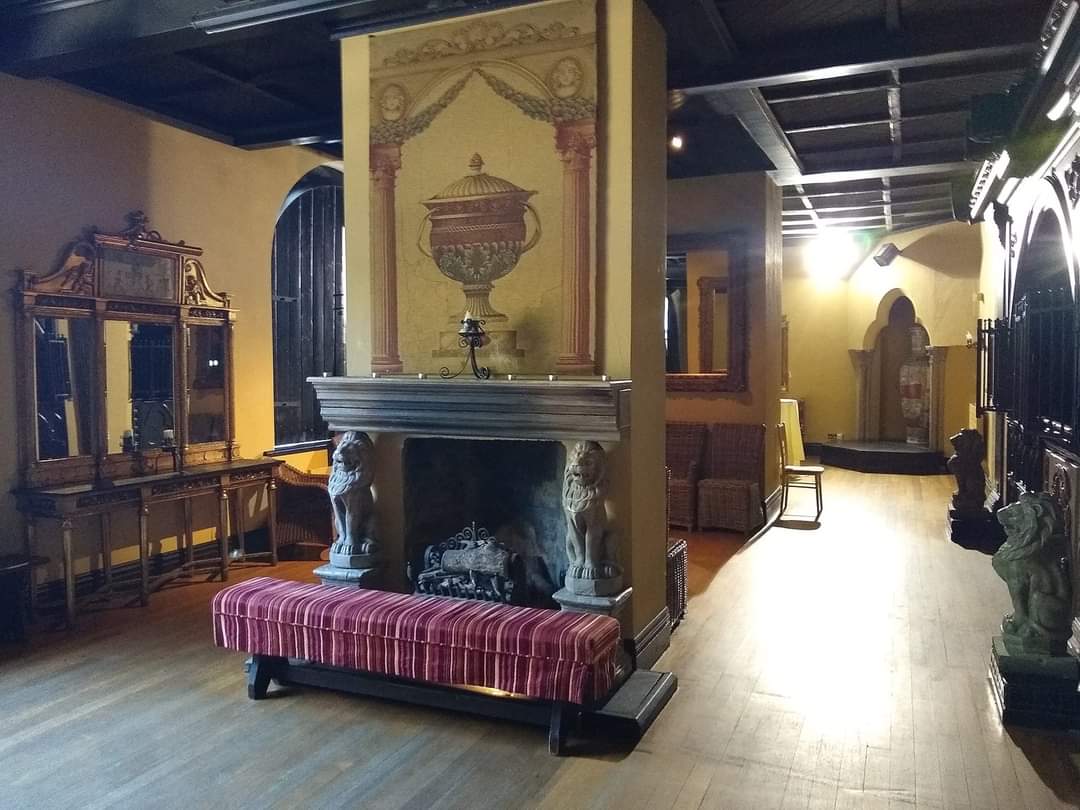 Another scene in the can for Calling The Tune, shot at the beautiful Coombe Abbey. No explosions this time, which was a shame. #filmmaking #ukfilm