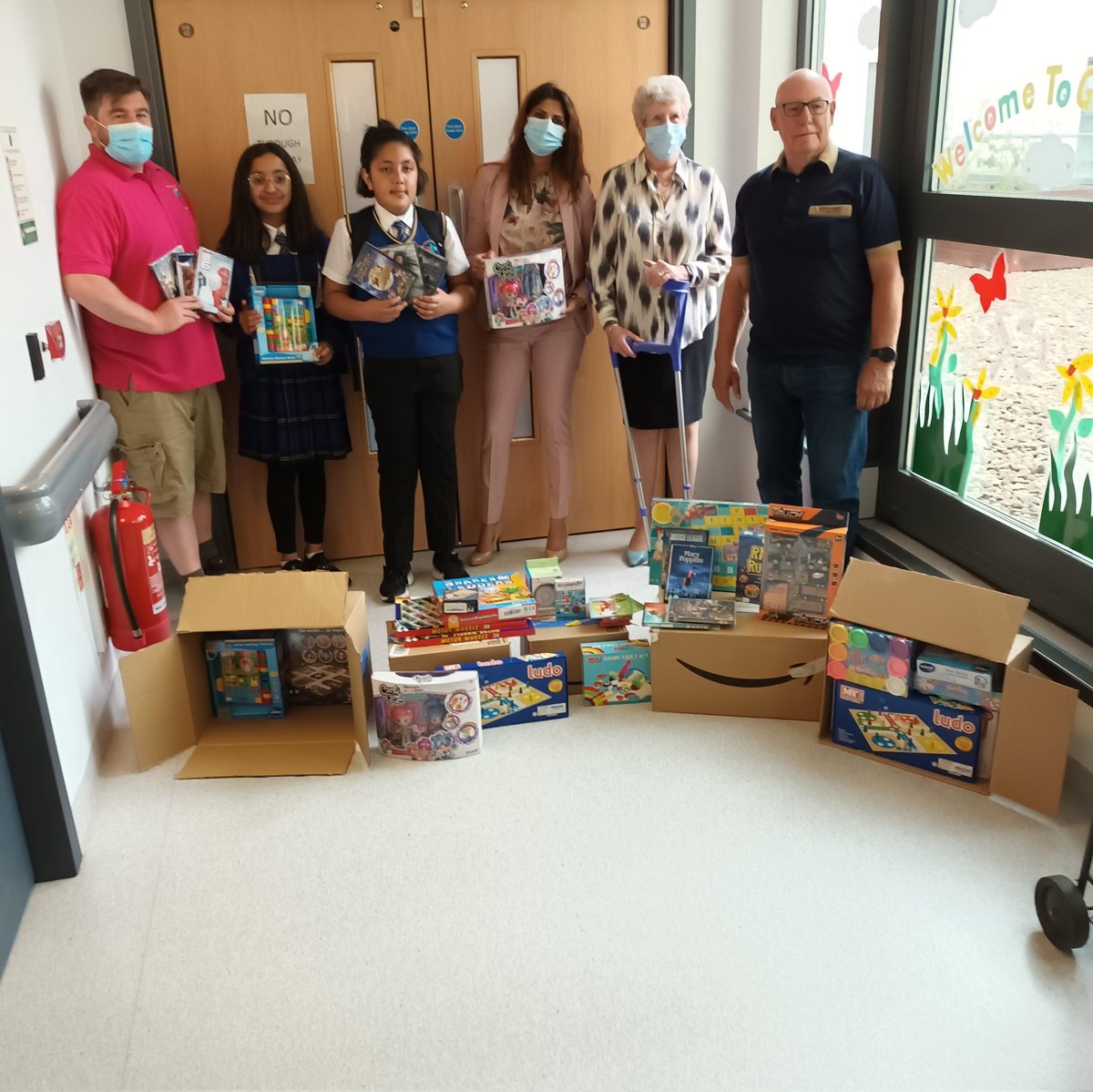 A massive £980 was raised by <a href="/carltonj_i/">Carlton J & I School</a> #RotaKids doing a sponsored silence!! Half has been donated to the Children's Ward @ Pinderfields. A huge effort by all involved but esp. well done to the children. 2 club reps &amp;2 staff joined 2Luddites to present the items <a href="/Halidaybarker/">Patricia Taylor</a>