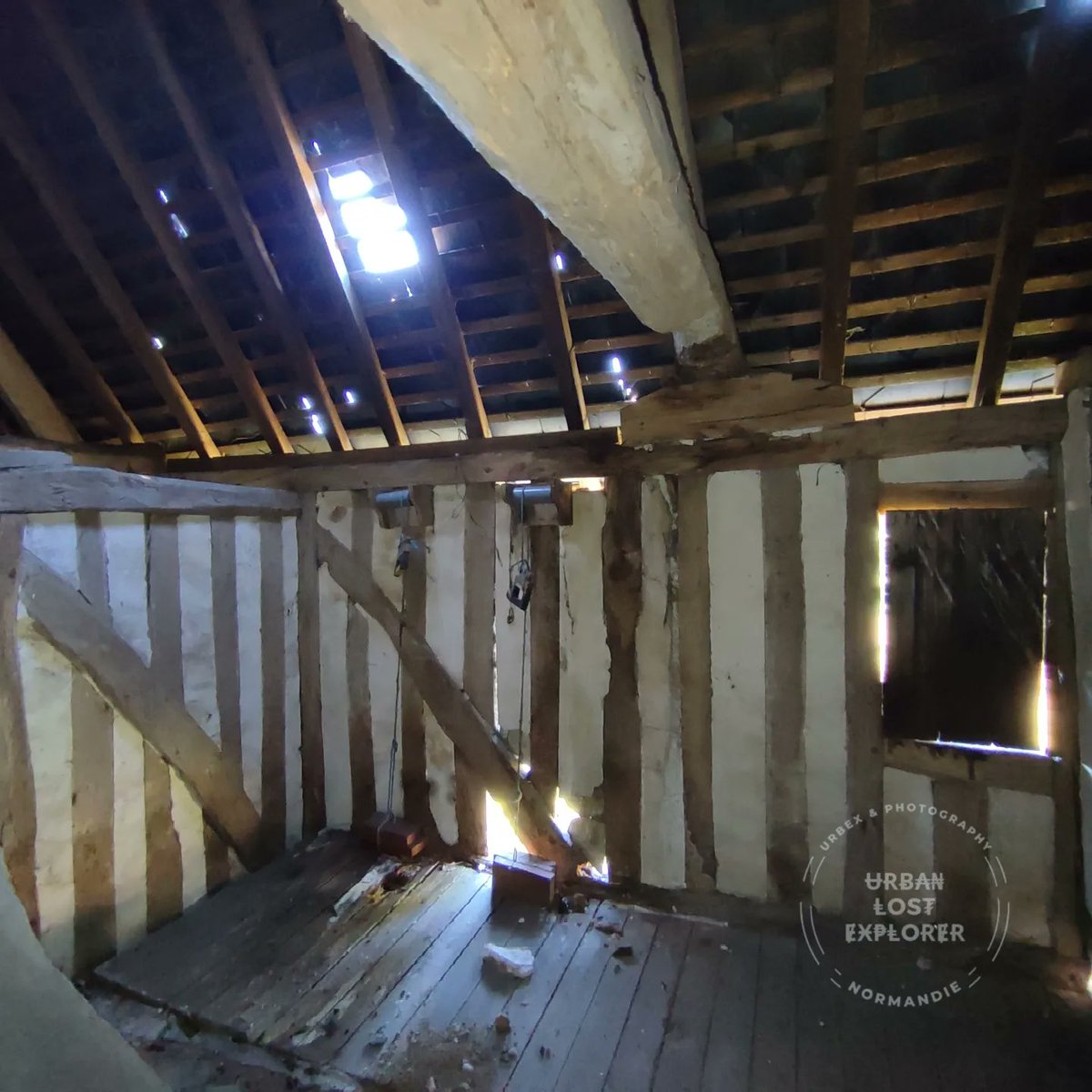 UrbanLostExplor's tweet photo. 🚸🏴‍☠️ Maison abandonnée • Terroir normand 
➖➖➖➖➖➖➖➖➖➖➖➖➖
Quelque part dans le Calvados 🍎
[https://t.co/Kdkgz0iQZ3]

#abandonedmansion #abandonedhouse #normandie #paysdauge #photo #urbex #urbexphotography #urbexfrance #urbanexploration #lostplaces #abandonedplaces https://t.co/x6MPm2UvgJ