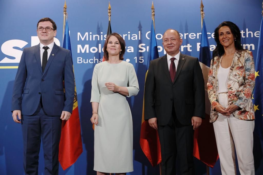 BogdanAurescu's tweet photo. Glad to open today in #Bucharest the 2nd Ministerial Conference of #MoldovaSupportPlatform, together with FM 🇩🇪 @ABaerbock, Minister of State 🇫🇷 @CZacharopoulou, Minister Marcel #Spatari @GuvernulRMD. Watch my keynote introductory remarks ➡️ https://t.co/XVuabZU6hl https://t.co/avGGRCcsCT