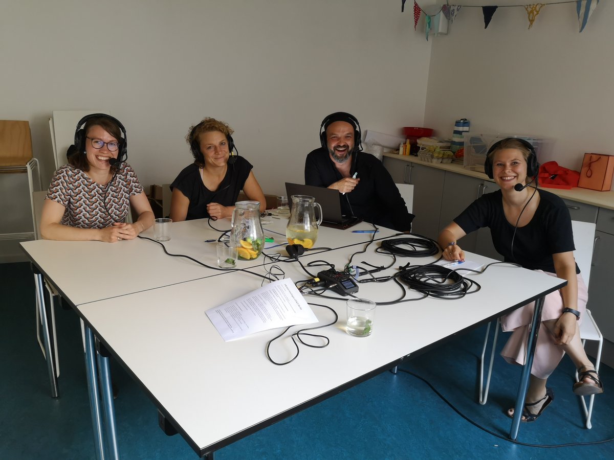 Endlich wieder eine vor-Ort-Aufnahme!😊Wir waren zu Besuch im Gesundheitskollektiv Neukölln e.V. <a href="/geko_berlin/">Gesundheitskollektiv Berlin e.V.</a>. Wie das Projekt funktioniert und welche Impulse das Kollektiv für die ambulante #Versorgung hat, hört ihr nach unserer #Sommerpause! Bleibt gesund! Macht gesund!😎