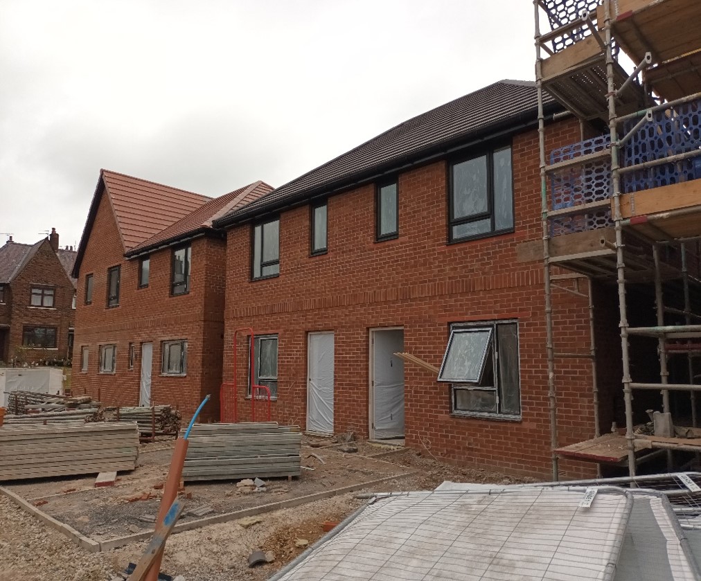 GP_DevTeam's tweet photo. We are seeing good progress at our Vernon Works development in Oldham. This site will deliver 49 affordable homes in partnership with 
@kellenhomes. The first homes are due to handover this Autumn. #BuildingGreatness  @PlumlifeHomes
@AAProjectsLtd https://t.co/RX1s2qFqaF