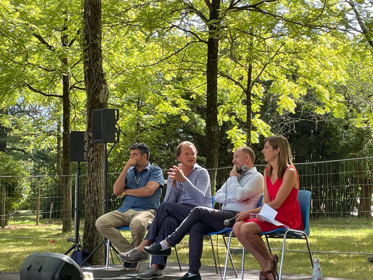 FestJournalisme's tweet photo. Le #FIJ2022 c’est parti !

👉 Première thématique au Manège 

Des « illusions perdues » à CNEWS : il était une fois l’objectivité 

Avec @Alexlevrier, spécialiste de l’histoire du journalisme et Nicolas Truong, journaliste au Monde

LIVE TWEET 👇 https://t.co/eKwV8Hv1cY